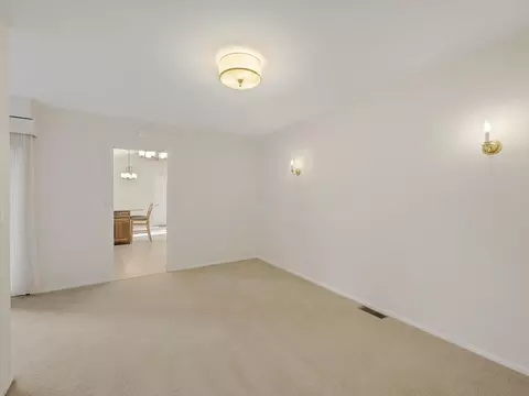 17 Kyle Ct, Willowbrook, IL 60527 photo 8