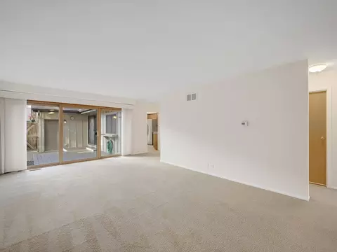 17 Kyle Ct, Willowbrook, IL 60527 photo 5