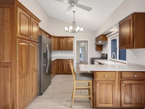17 Kyle Ct, Willowbrook, IL 60527 photo 12
