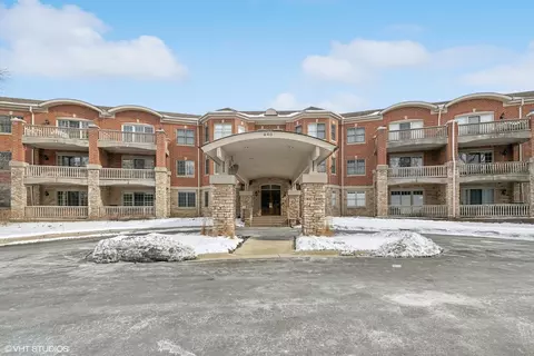 940 Augusta Way #214, Highland Park, IL 60035