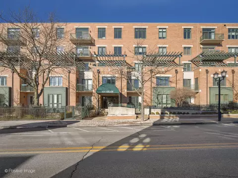 131 W Adelaide St #303, Elmhurst, IL 60126