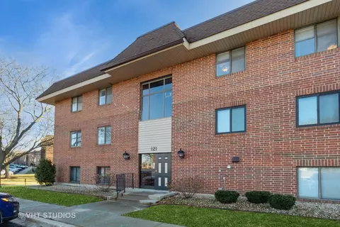 121 E Janata Blvd #3B, Lombard, IL 60148