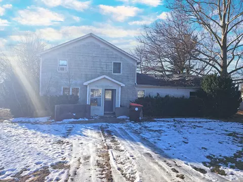 305 Parkway Ct, Gridley, IL 61744