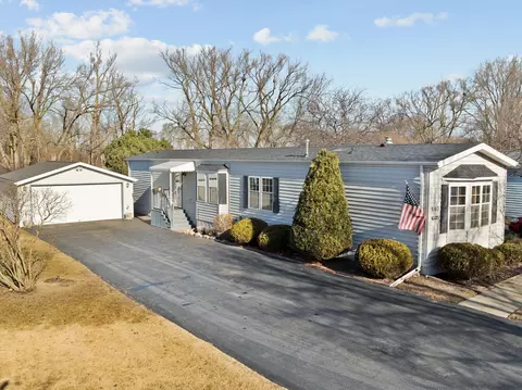 540 Navajo Trl, Marengo, IL 60152