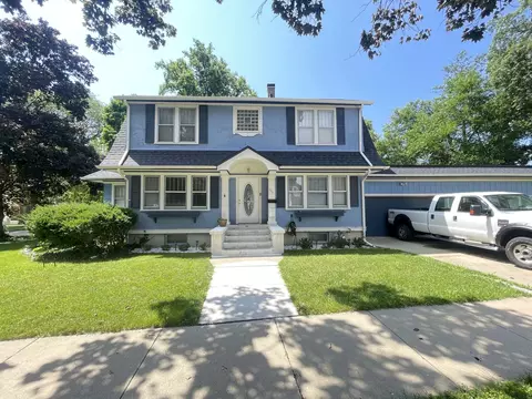 155 Lord St, Elgin, IL 60123