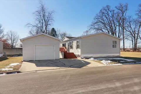 401 Avenue G, Bloomington, IL 61701