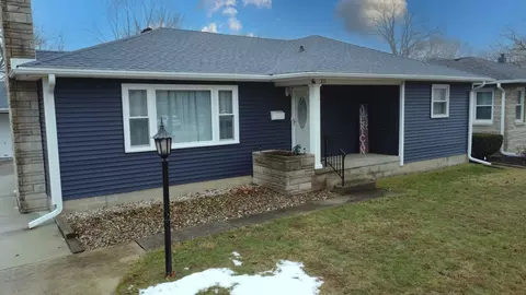 211 E Fairman Ave, Watseka, IL 60970