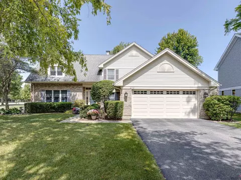 270 Montclair Rd, Vernon Hills, IL 60061
