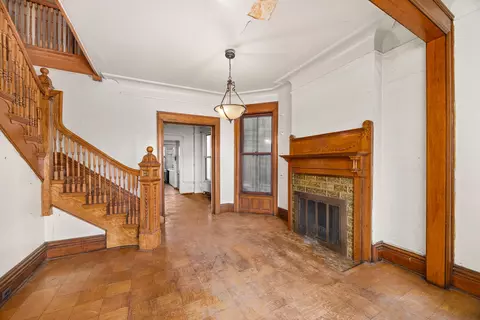Living - 824 E 48th St, Chicago, IL 60615 photo 4 of 10