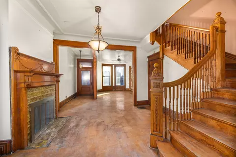 Living - 824 E 48th St, Chicago, IL 60615 photo 5 of 10