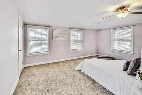 Bedroom - 478 Rose Ave, Des Plaines, IL 60016 photo 1 of 4