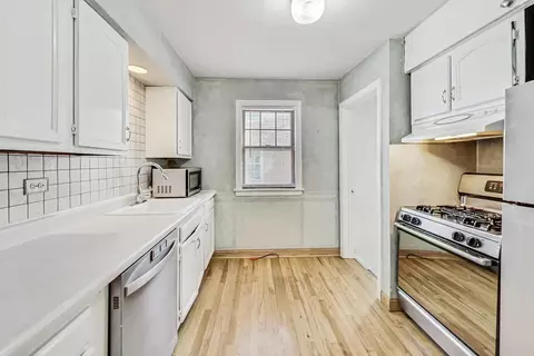 Kitchen - 478 Rose Ave, Des Plaines, IL 60016 photo 1 of 2