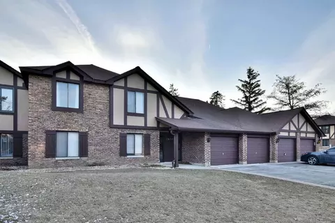 1652 Dover Ct #B, Wheaton, IL 60189