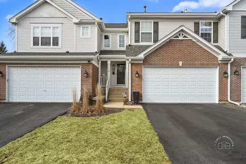 348 Larsdotter Ln #348, Geneva, IL 60134