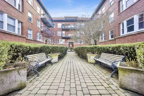 847 W Belle Plaine Ave #3N, Chicago, IL 60613