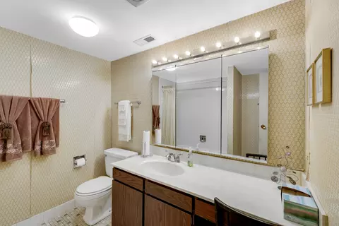 3504 Lakeview Dr #105, Hazel Crest, IL 60429 photo 11