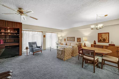 3504 Lakeview Dr #105, Hazel Crest, IL 60429 photo 4