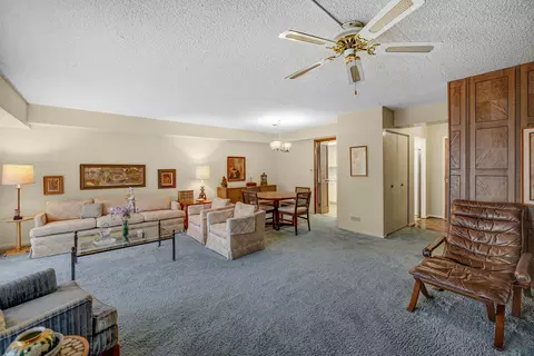3504 Lakeview Dr #105, Hazel Crest, IL 60429 photo 5