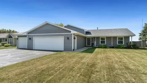 308 Heeren Dr, Winnebago, IL 61088