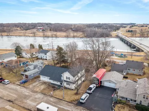 112 E Merchant St, Byron, IL 61010 photo 3