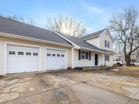 112 E Merchant St, Byron, IL 61010 photo 2