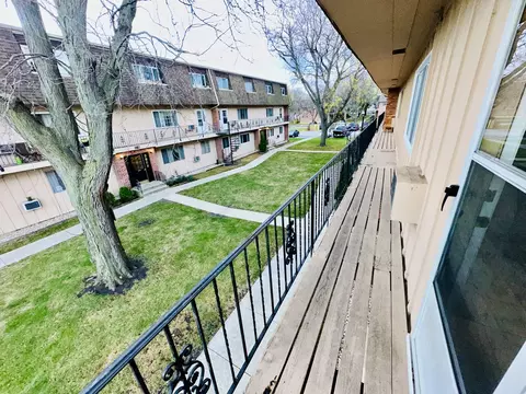Exterior - 2302 W Algonquin Rd #2, Rolling Meadows, IL 60008 photo 2 of 2