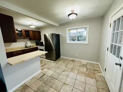 Kitchen - 2302 W Algonquin Rd #2, Rolling Meadows, IL 60008 photo 1 of 3
