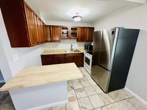 Kitchen - 2302 W Algonquin Rd #2, Rolling Meadows, IL 60008 photo 2 of 3