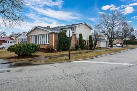 9236 Maple Ct, Morton Grove, IL 60053