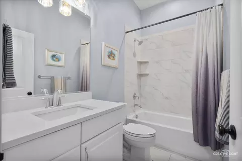 Bath - 3631 Harborside Way, Elgin, IL 60124 photo 3 of 4
