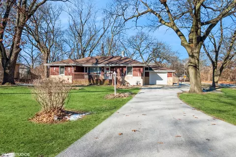 17700 Clyde Ave, Lansing, IL 60438