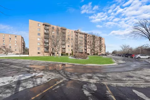 1747 W Crystal Ln #507, Mount Prospect, IL 60056
