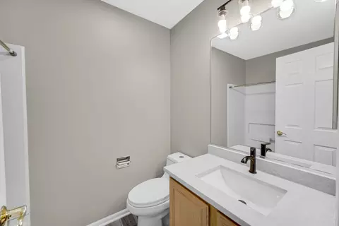 Bath - 126 Bay Dr, Itasca, IL 60143 photo 4 of 4