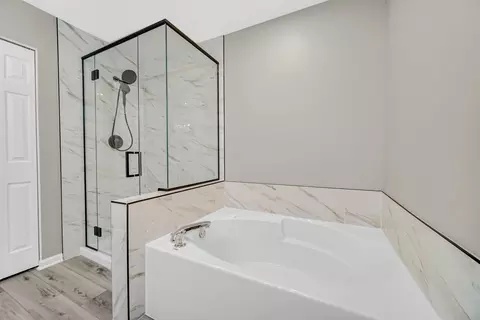 Bath - 126 Bay Dr, Itasca, IL 60143 photo 3 of 4