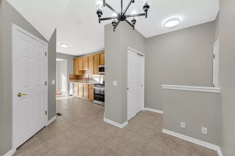 Entry Way - 126 Bay Dr, Itasca, IL 60143 photo 2 of 2