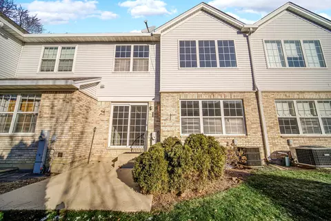 Exterior - 126 Bay Dr, Itasca, IL 60143 photo 1 of 1