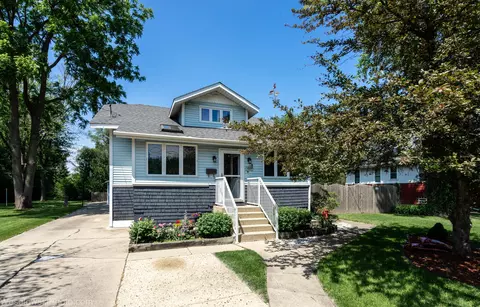 Exterior - 1888 Miner St, Des Plaines, IL 60016 photo 2 of 7