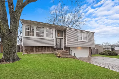 Exterior - 1114 Sebring Dr, Elgin, IL 60120 photo 2 of 8
