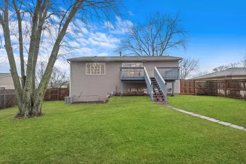 Exterior - 1114 Sebring Dr, Elgin, IL 60120 photo 6 of 8
