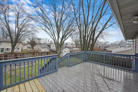 Exterior - 1114 Sebring Dr, Elgin, IL 60120 photo 3 of 8