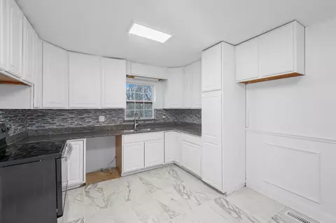Kitchen - 1114 Sebring Dr, Elgin, IL 60120 photo 1 of 1