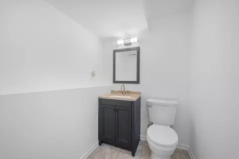 Bath - 1114 Sebring Dr, Elgin, IL 60120 photo 2 of 2