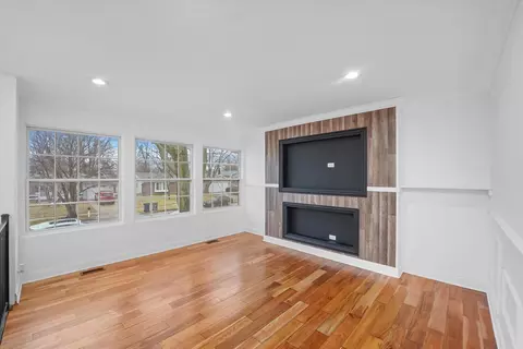 Living - 1114 Sebring Dr, Elgin, IL 60120 photo 1 of 3