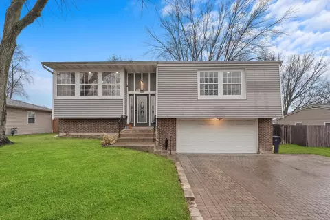 1114 Sebring Dr, Elgin, IL 60120