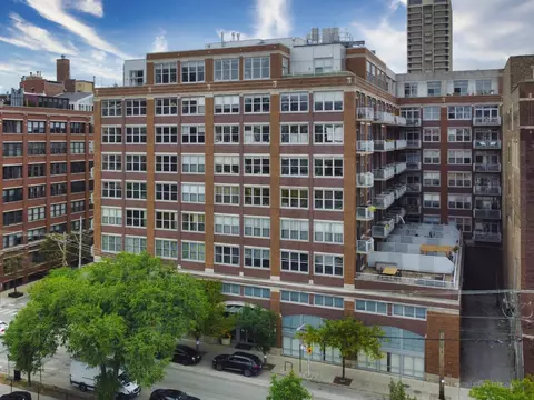 933 W Van Buren St #717, Chicago, IL 60607