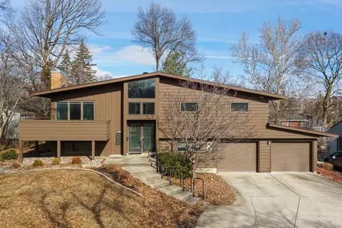 8 Knollcrest Ct, Normal, IL 61761
