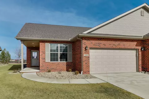 1338 Monterey Pine Dr, Normal, IL 61761 photo 2