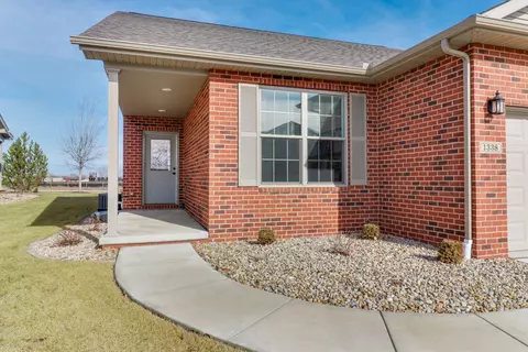 1338 Monterey Pine Dr, Normal, IL 61761 photo 3