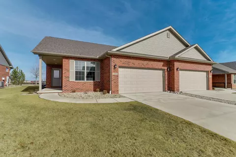 1338 Monterey Pine Dr, Normal, IL 61761