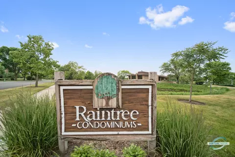 450 Raintree Ct #1P, Glen Ellyn, IL 60137